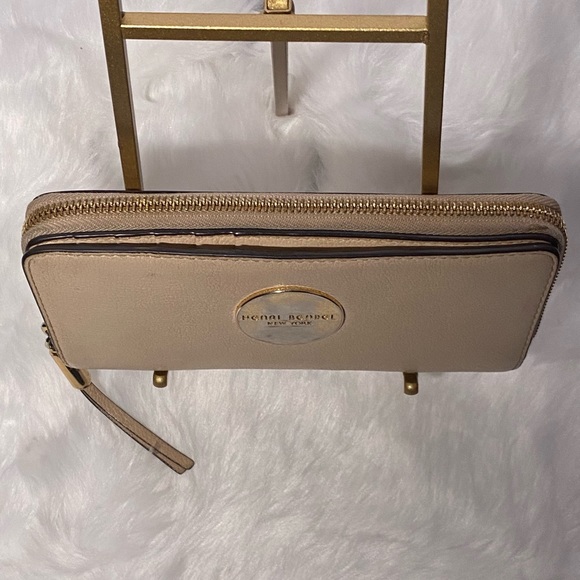 Henri Bendel Cream Leather Zip Around Wallet - Picture 9 of 13